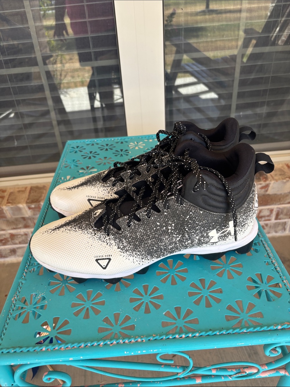 Under Armour Men's Black White Athletic Football Cleats